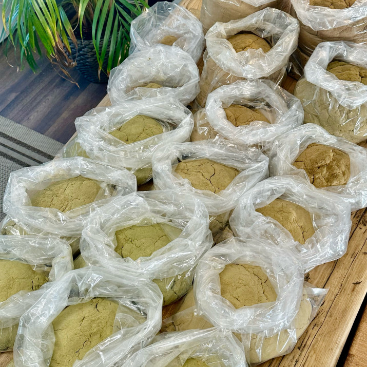 Kief-Pulver, gewonnen durch Trockensieben von CBD-Blüten