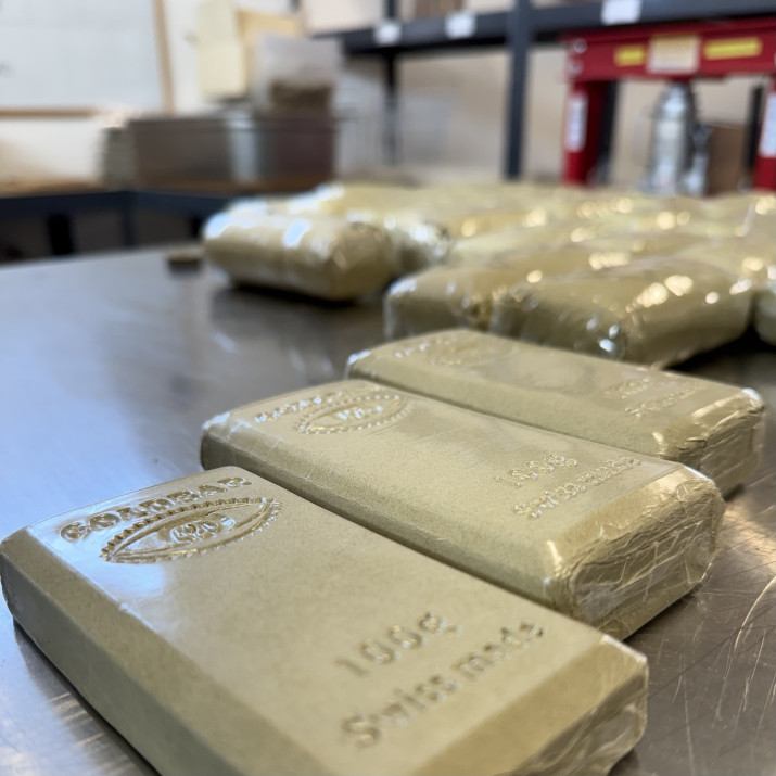 Production de lingots de hash CBD Goldbar420, grossiste CBD suisse